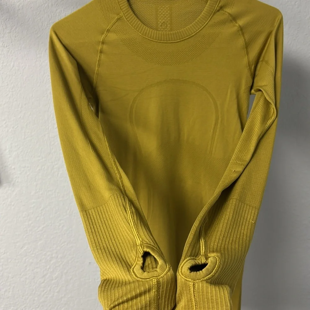 Lululemon W’s Sz4 Swiftly Tech LS Crew in
Grape Leaf / Grape Leaf. ExclntCndtn! - Picture 6 of 9